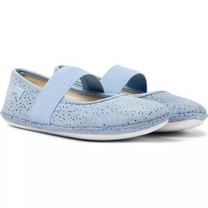 (N7) Camper Blue with Metallic Dots
Leather Mary Jane
Size 28 Little Girl Flat